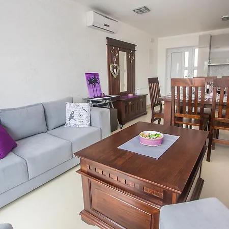 Casa Del Sole Pensión Kaštelir